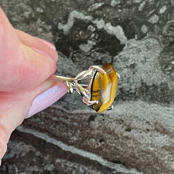 Tigers Eye Gemstone Ring Size 9.75 on Silvertone with Vine Accents on Band - Picture 8 of 12